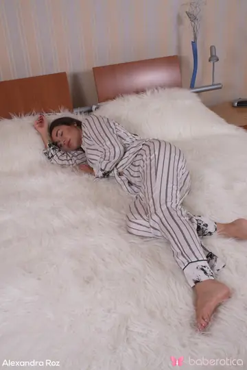 Alexandra Roz – Thick Russian Peels Off Pajamas and Toys Her Pussy Deep