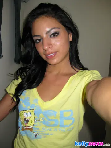 Kelly Xoxo – Latina Brunette PAWG Strips Naked for Mirror Selfies in the Bathroom
