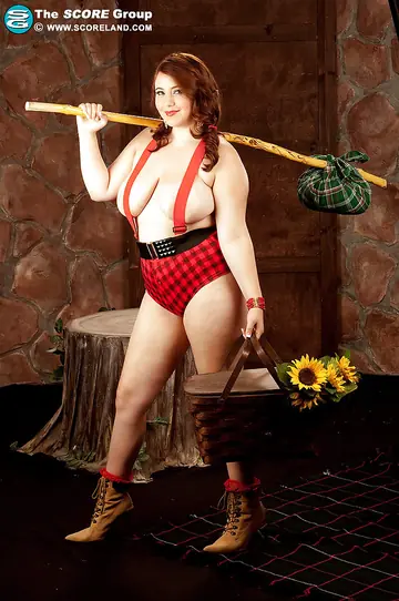 Lexi Summers – Curly Redhead BBW Shows Off Her Big Natural Tits