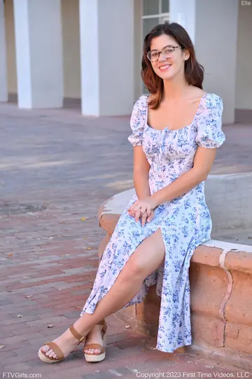 Ellie Nova – Latina PAWG Strips and Masturbates with a Dildo in Public