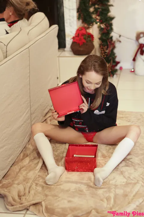 Angel Smalls: Two Brunettes Share a Cock in a Christmas Threesome – photo 8 of 18