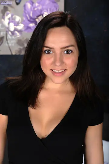 Leanna Lass – Amateur Brunette with Natural Tits Has Sex with Her Partner