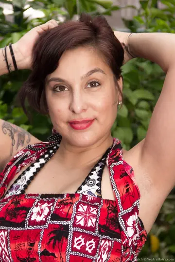 Betty Green – Thick Tattooed Brunette Spreads Her Hairy Pussy by the Pool