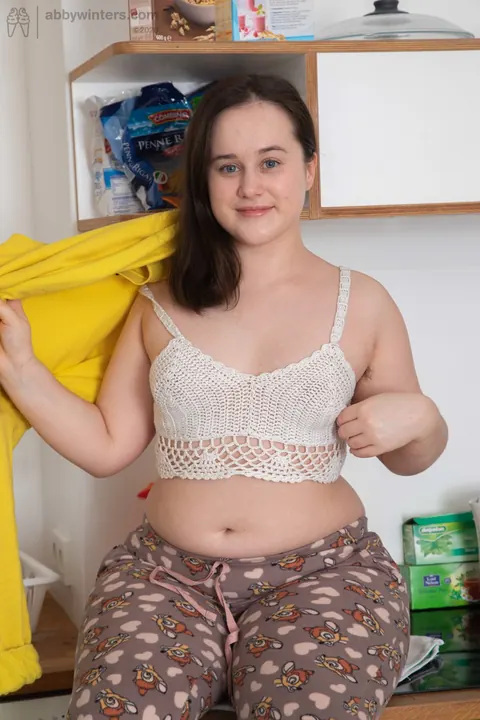 British BBW Strips Off Her Socks and Spreads Her Hairy Pussy – photo 2 of 20