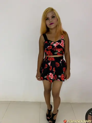 Tall Asian MILF Fucks and Kisses at the Casting
