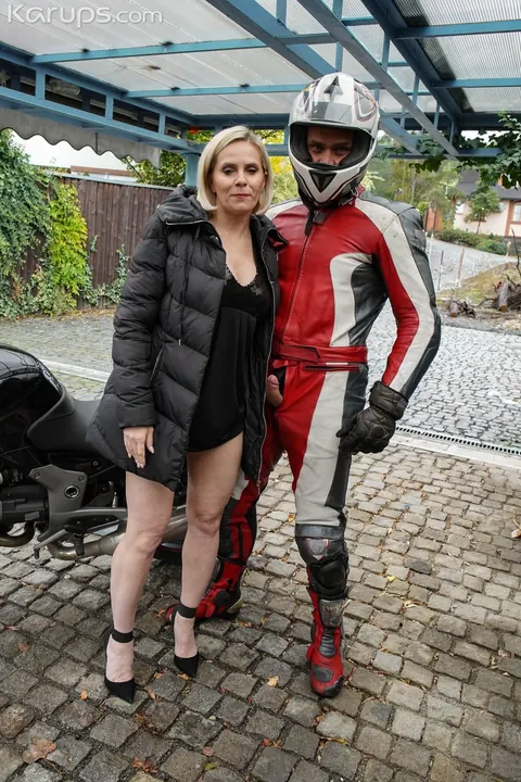 Lilly P: Blonde MILF Fucks Her Biker Partner – photo 5 of 21