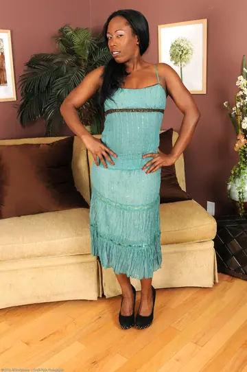 Ebony MILF with Big Natural Tits Shows Off Her Ass