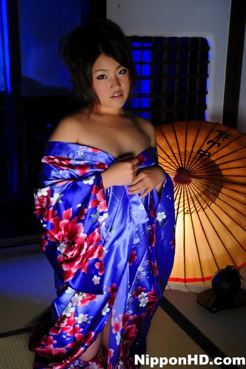 Japanese Brunette Opens Her Kimono and Stands Nude – photo 5 of 12