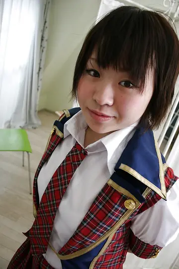 Thick Japanese Woman Lifts Her Skirt to Show Her Hairy Ass