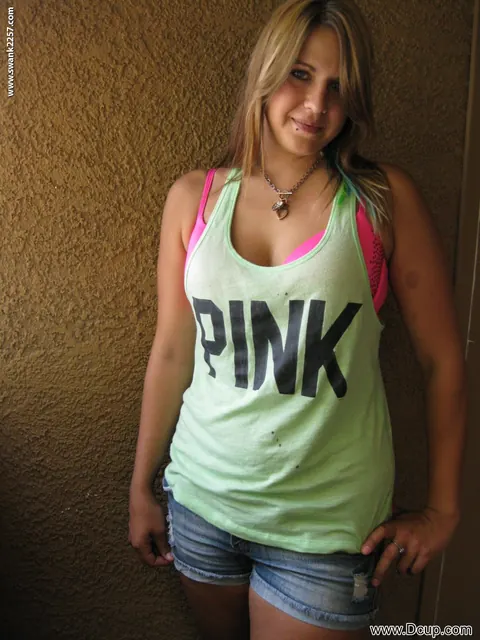 Thick Blonde Flashes Her Big Tits Outdoors in Shorts – photo 4 of 20
