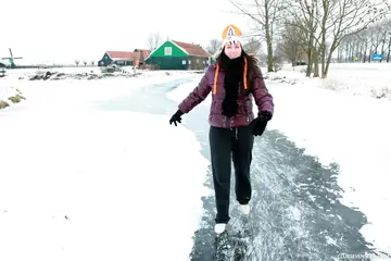 Thick Woman Fucks Multiple Men Outdoors