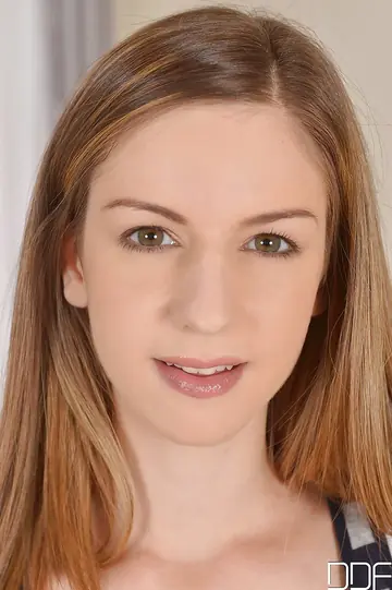 Stella Cox – PAWG Brunette Strips Out of Her Jeans and Spreads Her Asshole