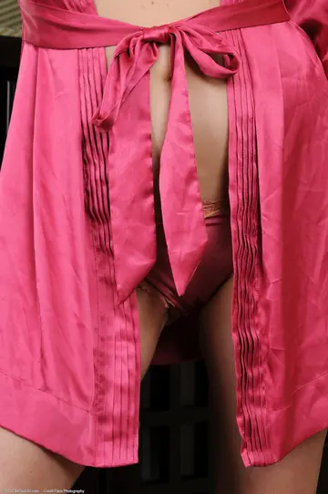 Sydney Rae – Blonde MILF Strips Nude and Shows Her Small Natural Tits