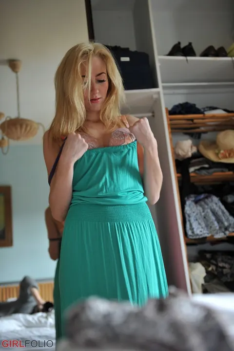 Sophia Smith: Blonde MILF Tries On Lingerie and a Bikini – photo 12 of 12