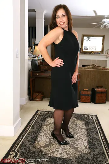 Samy Rodriguez – Busty Latina MILF Strips Off Her Stockings and Skirt Then Spreads Wide