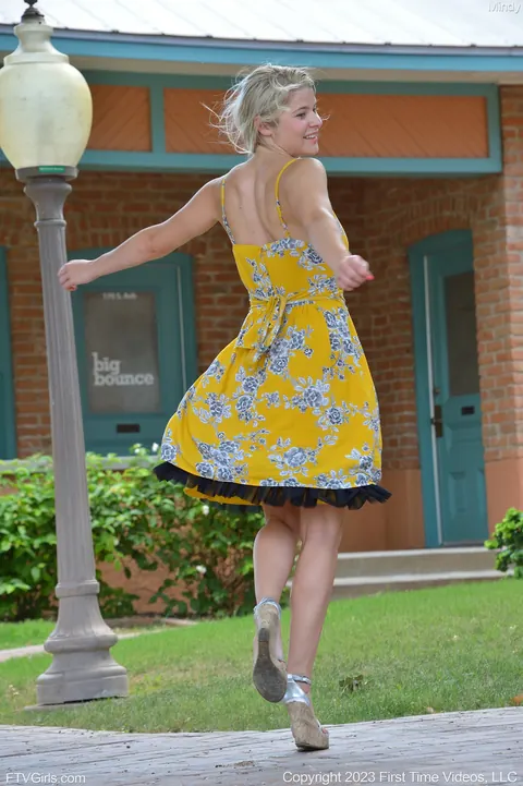Mindy Corin: Thick Blonde Fucks and Plays with a Cucumber Outdoors – photo 13 of 21
