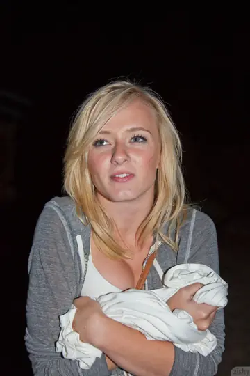 Kenze Thomas – Blonde with Big Natural Tits Flashes Her Ass on the Beach