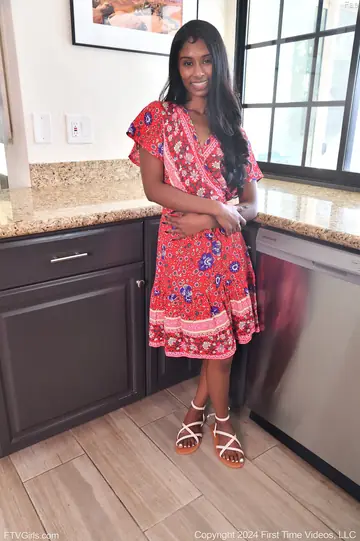 Fae Love – Indian Brunette Amateur Undresses and Uses a Dildo in the Kitchen