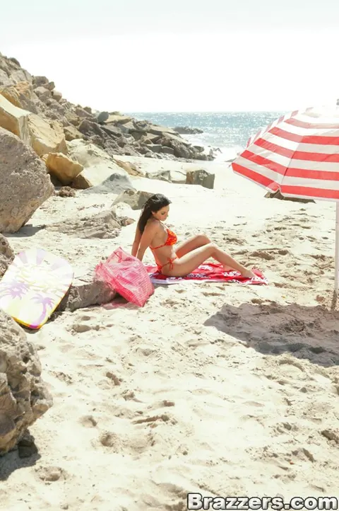 Veronica Rayne: Busty Brunette MILF Takes Anal on the Beach – photo 1 of 21