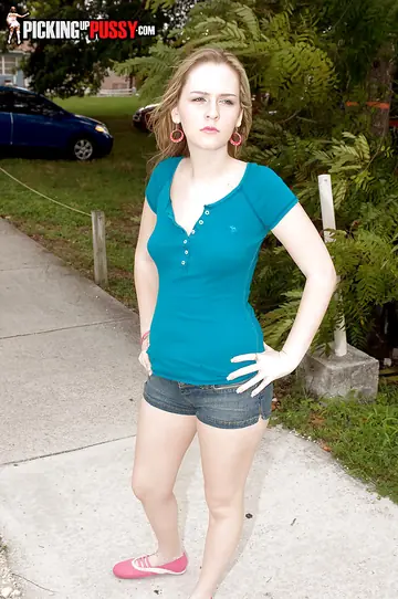 Jayden Moore – Blonde PAWG in Shorts Sucks and Fucks in a Car