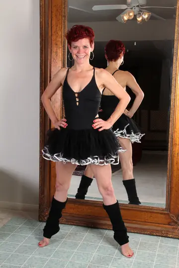 Suzy Stanton – Mature Curvy Redhead Strips Out of Her Dress and Masturbates
