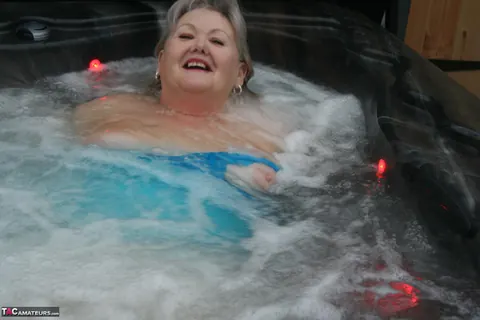 Valgasmic Exposed: BBW MILF Plays with Her Natural Tits – photo 3 of 20