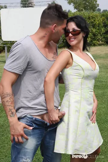 Esmeralda Lopez – Busty European Brunette Gives a Handjob Before Anal in the Garden