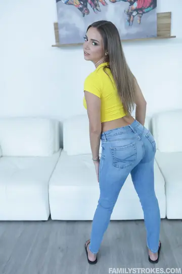 Havana Bleu – Thick Latina in Jeans Licks Pussy and Takes a Facial