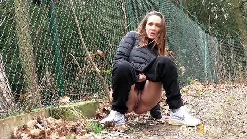 Cynthia Vellons: Slim Czech MILF Spreads Outdoors by a Fence – photo 12 of 15