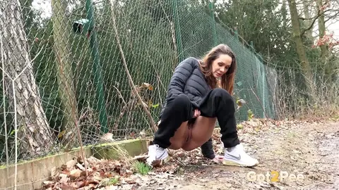 Cynthia Vellons: Slim Czech MILF Spreads Outdoors by a Fence – photo 14 of 15