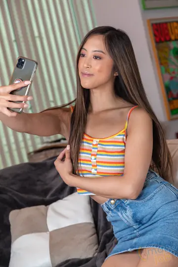 Alexia Anders – Brunette Asian Babe Gives a Handjob Then Gets a Facial