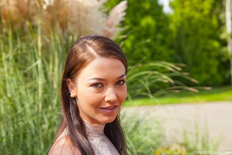 Angelik Duval: Thick European MILF Pulls Down Her Panties for Outdoor Anal Threesome – photo 4 of 16