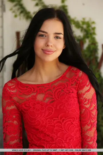 Venice Lei – Tall Russian Brunette Crosses Her Legs and Reveals Her Hairy Pussy