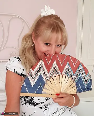 Lorna Blu – Curvy British MILF in Stockings and Skirt Spreads Wide