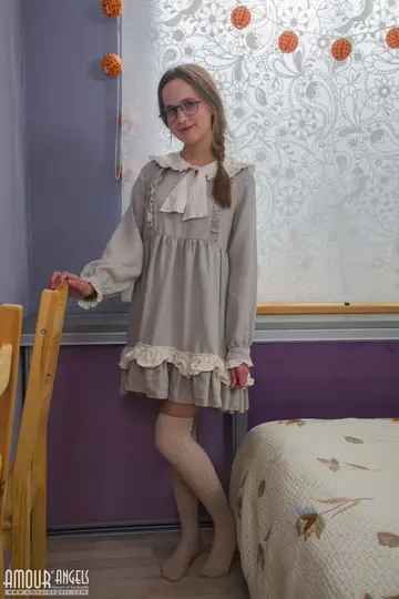 PAWG Strips Out of Her Dress and Glasses in the Bedroom