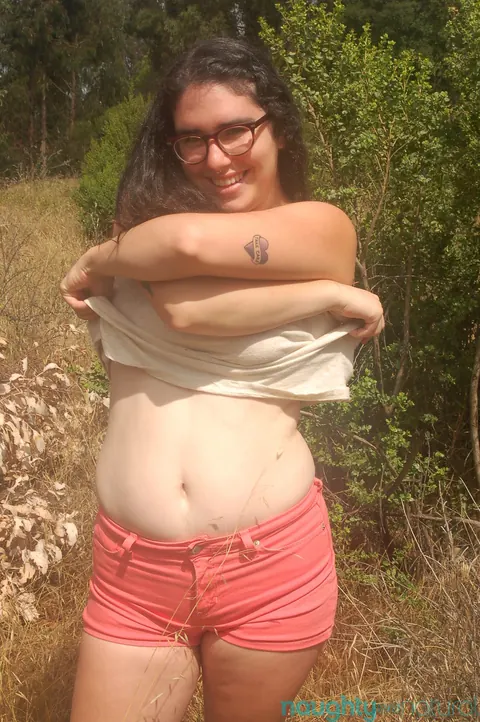 Pale BBW with Glasses Strips Outdoors and Spreads Her Hairy Bush – photo 3 of 21
