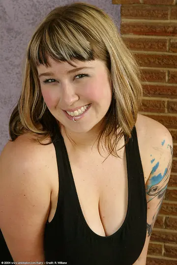 Busty Curvy Woman with Big Ass Spreads Her Hairy Pussy