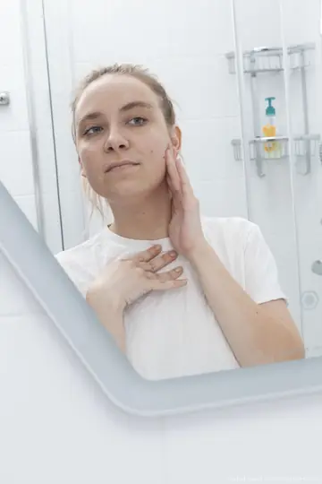 Isabel Stern – Slim Russian Blonde Masturbates in the Shower