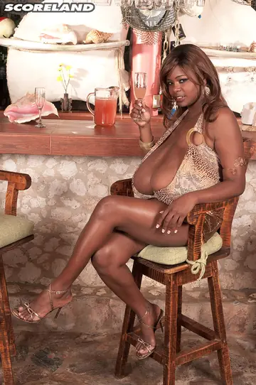 Miosotis – Ebony MILF Flashes Her Massive Tits and Gets Her Pussy Licked