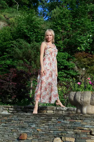 Feeona A – Blonde in a Skirt Flashes Her Pussy Outdoors