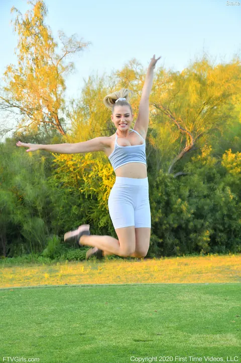 Blake Blossom: Blonde with Big Natural Tits Pulls Yoga Pants Aside Outdoors – photo 15 of 20