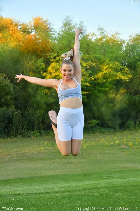 Blake Blossom: Blonde with Big Natural Tits Pulls Yoga Pants Aside Outdoors – photo 20 of 20