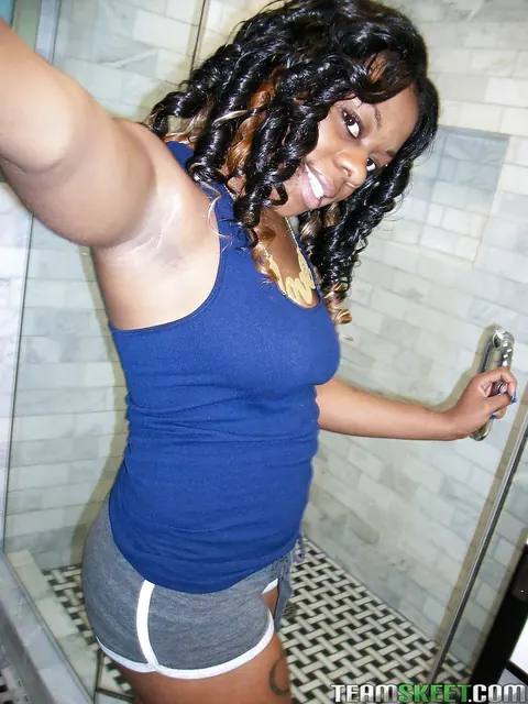 Blue Love: Busty Ebony Babe in Shorts Fingers Herself for a Selfie – photo 1 of 16