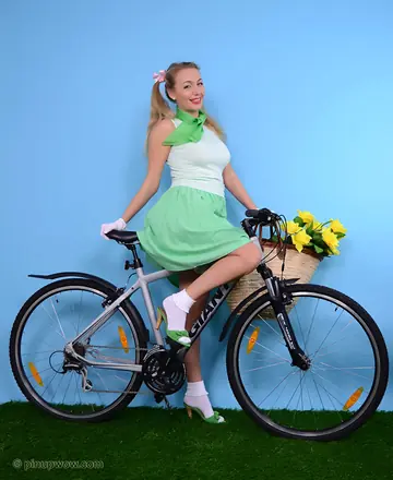 Hayley Marie Coppin – Busty Blonde MILF Bares Her Natural Tits on a Bicycle