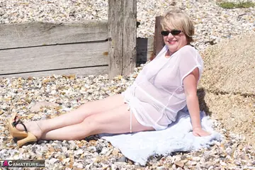 Speedy Bee – Mature European BBW in a Bikini and Heels Poses on the Beach