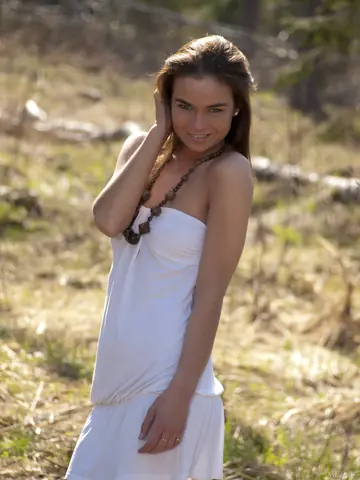 Thick Brunette Spreads Her Hairy Pussy