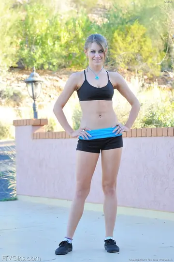 Delilah Blue – Busty Brunette Uses a Dildo Outdoors in Shorts