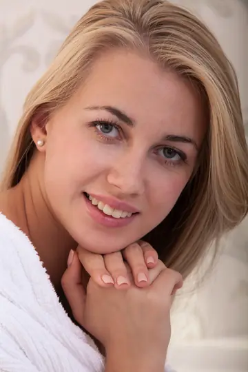 Blonde Model Poses Nude in Glamour Gallery