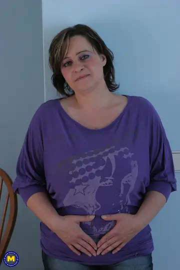 Mature European BBW Masturbates and Spreads Her Shaved Pussy