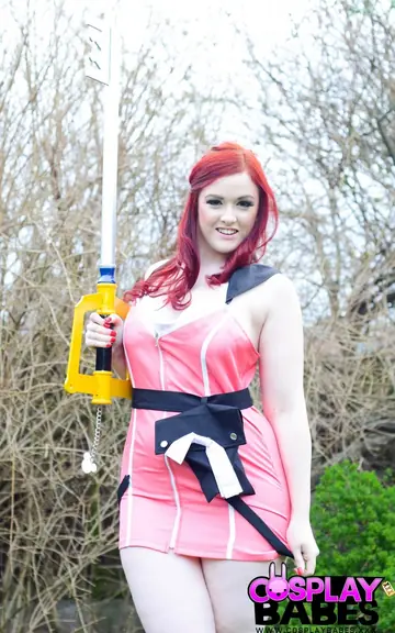 Jaye Rose – Curvy British Redhead in Cosplay Flashes Her Big Tits and Pussy Outdoors